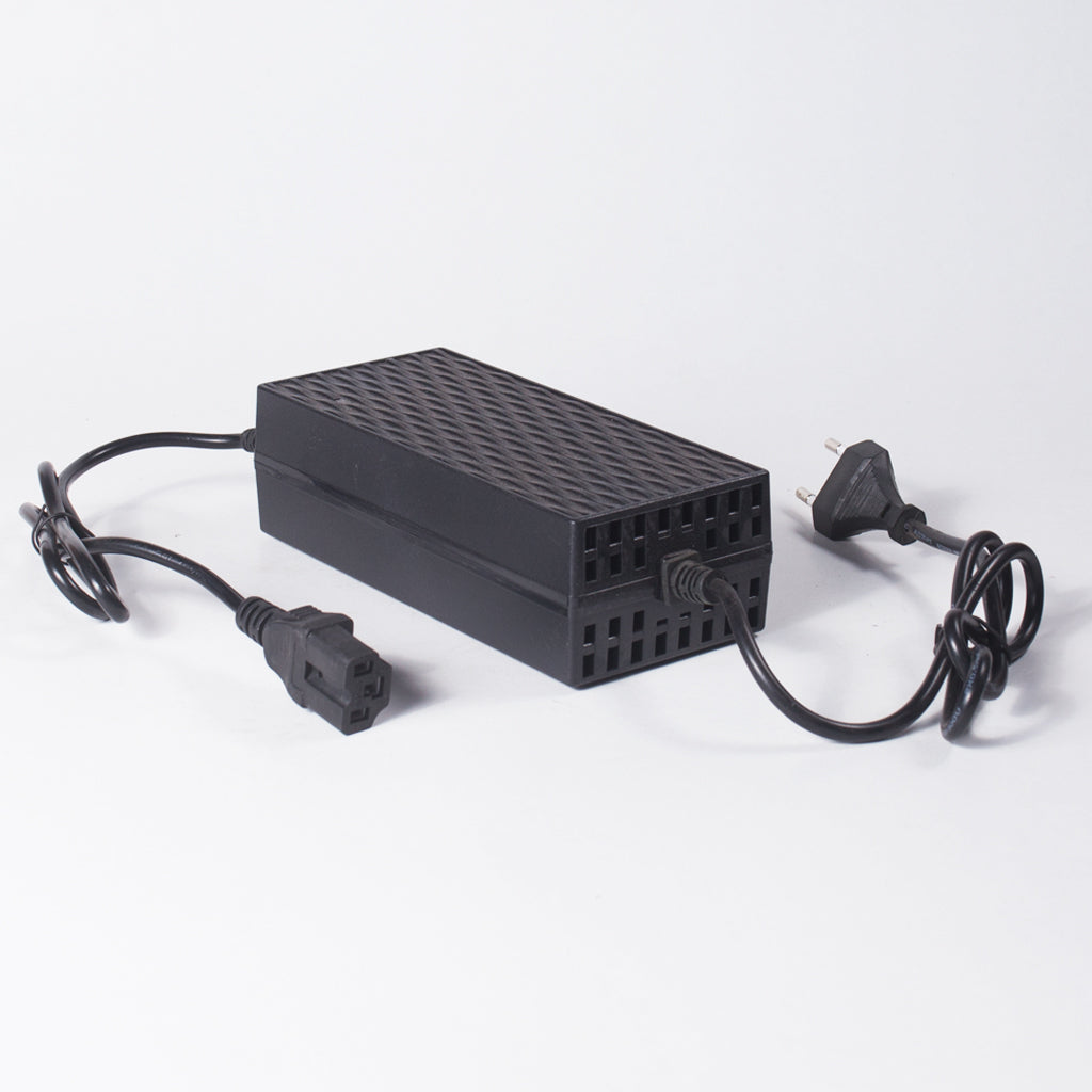 CARGADOR 60v 2ah / Conector C13